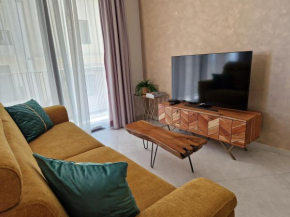 Sunshore N5 - Sea Views, Cozy Balcony, Steps from the Promenade